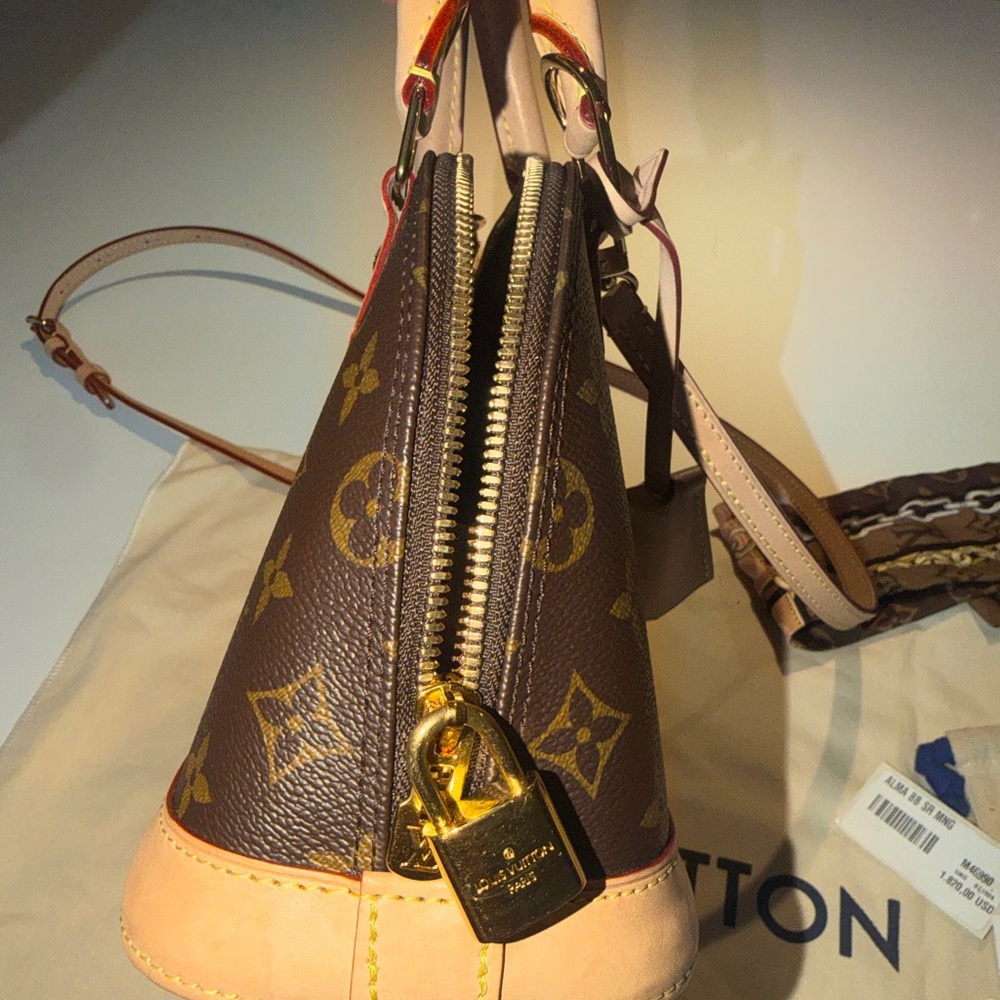 Louis Vuitton Alma BB in excellent condition w/ tags & receipt included!! - Picture 4 of 14